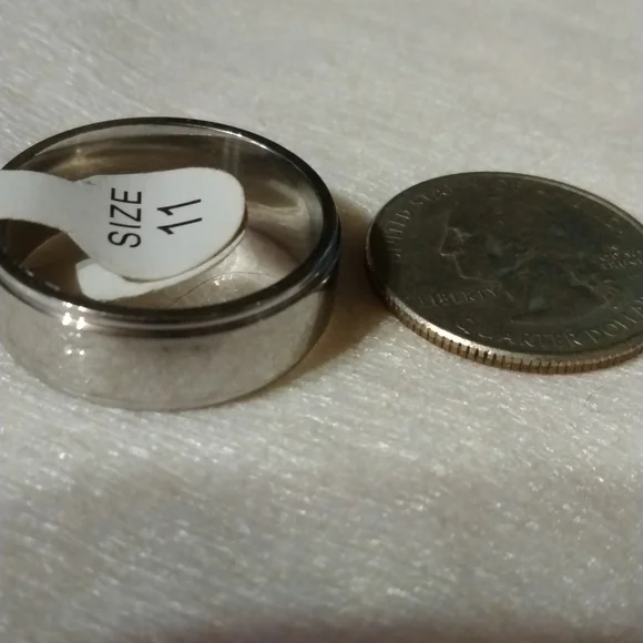 Steel wedding band ring silver tone NWT size 11 (sku 636) - Picture 4 of 4